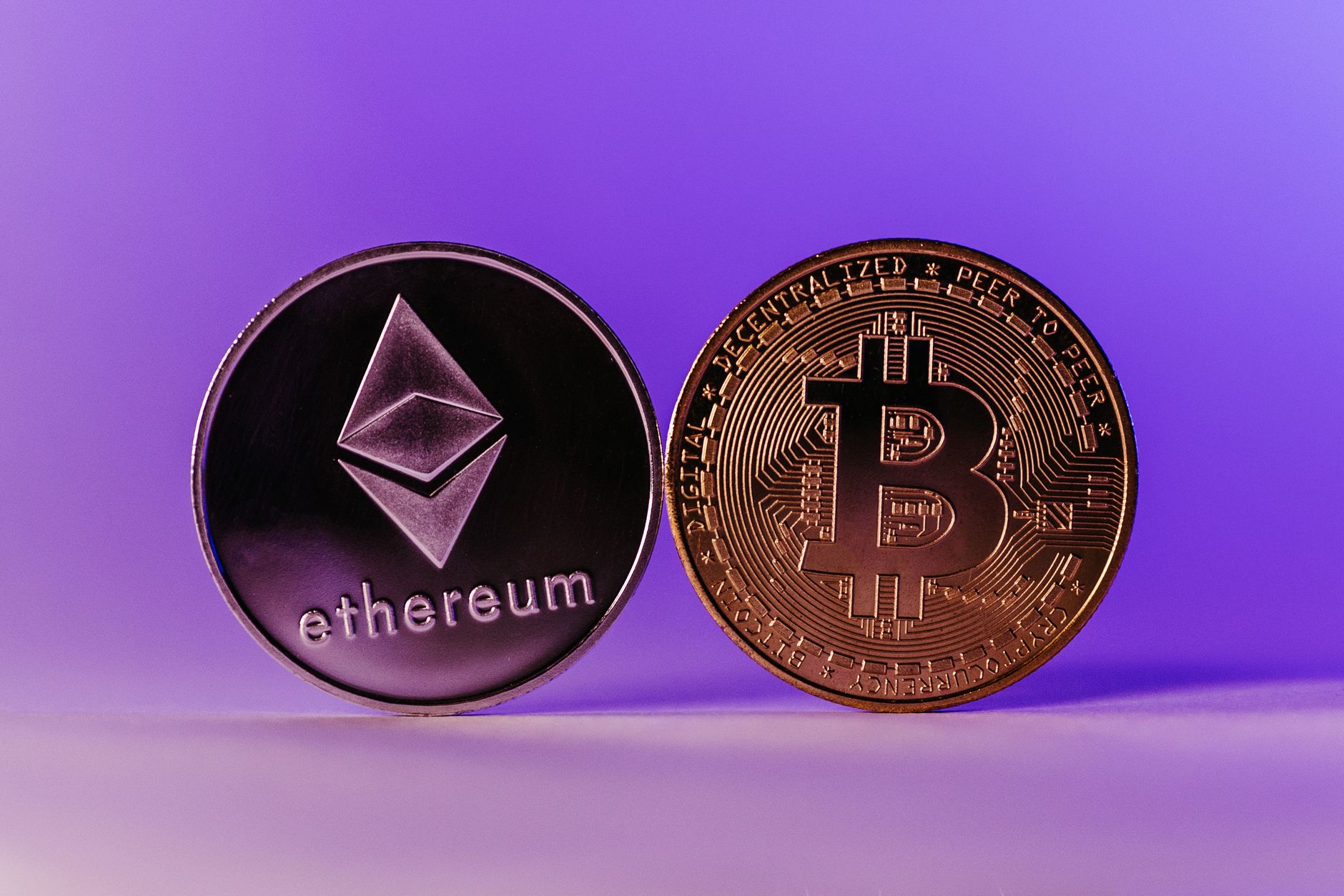 Kapital plynie z ETF-ow Bitcoina do Ethereum. Co to oznacza?